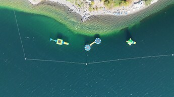 La Casa Lakeside Resort