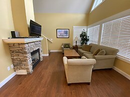 La Casa Lakeside Resort