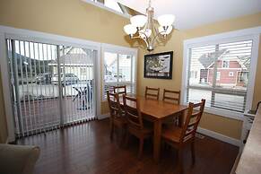 La Casa Lakeside Resort