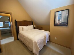 La Casa Lakeside Resort