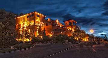 La Casa Lakeside Resort