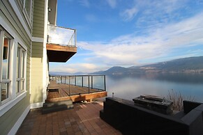 La Casa Lakeside Resort