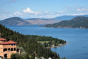 La Casa Lakeside Resort