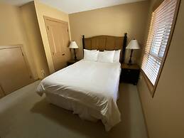 La Casa Lakeside Resort