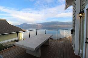 La Casa Lakeside Resort