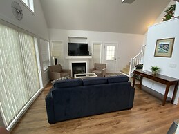 La Casa Lakeside Resort