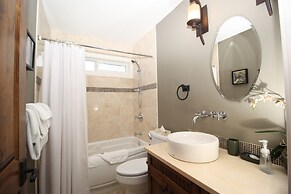 La Casa Lakeside Resort