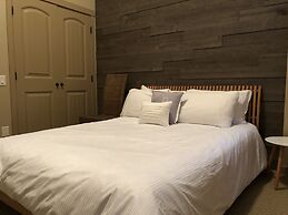 La Casa Lakeside Resort