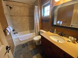 La Casa Lakeside Resort