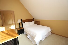 La Casa Lakeside Resort