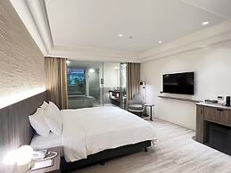 Crownshine Resort