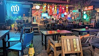 Cha Na Stay at Merry V