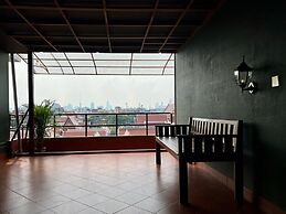 Cha Na Stay at Merry V