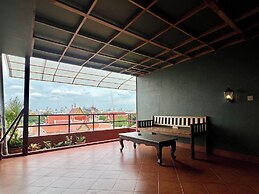 Cha Na Stay at Merry V