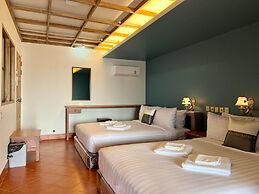 Cha Na Stay at Merry V