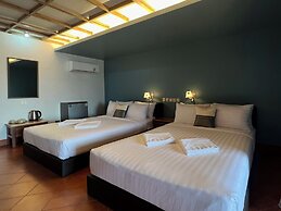 Cha Na Stay at Merry V