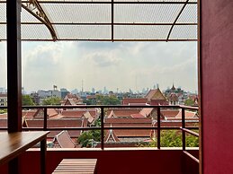 Cha Na Stay at Merry V