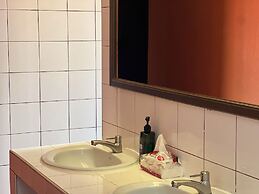 Cha Na Stay at Merry V