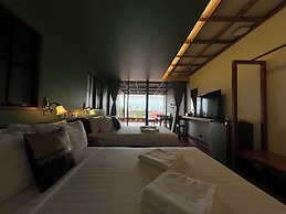 Cha Na Stay at Merry V