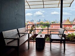 Cha Na Stay at Merry V