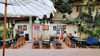 Cha Na Stay at Merry V