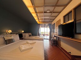 Cha Na Stay at Merry V