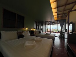 Cha Na Stay at Merry V