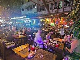 Cha Na Stay at Merry V