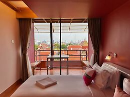 Cha Na Stay at Merry V