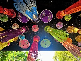 Cha Na Stay at Merry V