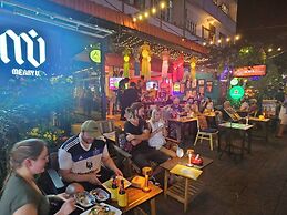 Cha Na Stay at Merry V