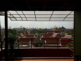 Cha Na Stay at Merry V