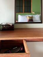 Cha Na Stay at Merry V