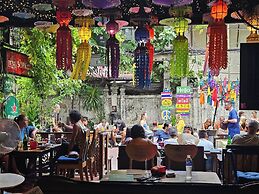 Cha Na Stay at Merry V