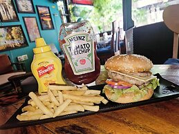 Cha Na Stay at Merry V