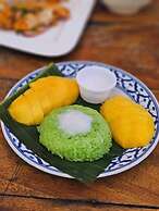 Cha Na Stay at Merry V