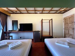 Cha Na Stay at Merry V