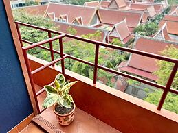 Cha Na Stay at Merry V