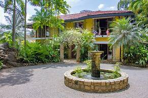 Bougainvillea Retreat