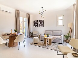 Sanders Paros Gardens