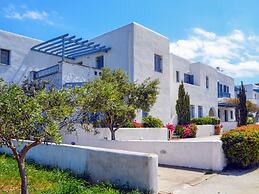 Sanders Paros Gardens