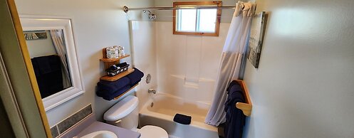 Cavendish Bosom Buddies Cottage Resort