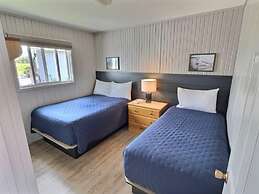 Cavendish Bosom Buddies Cottage Resort