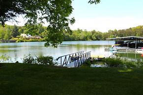 Boundary Waters Resort & Marina