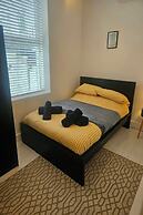 Seaside Haven Coastal Comfort 200m from the Beach