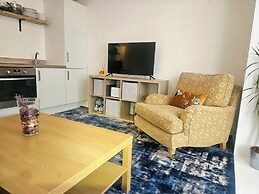 Seaside Haven Coastal Comfort 200m from the Beach