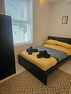 Seaside Haven Coastal Comfort 200m from the Beach