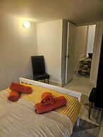 Seaside Haven Coastal Comfort 200m from the Beach