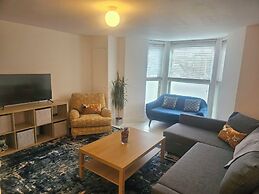 Seaside Haven Coastal Comfort 200m from the Beach