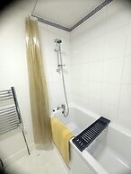 Seaside Haven Coastal Comfort 200m from the Beach